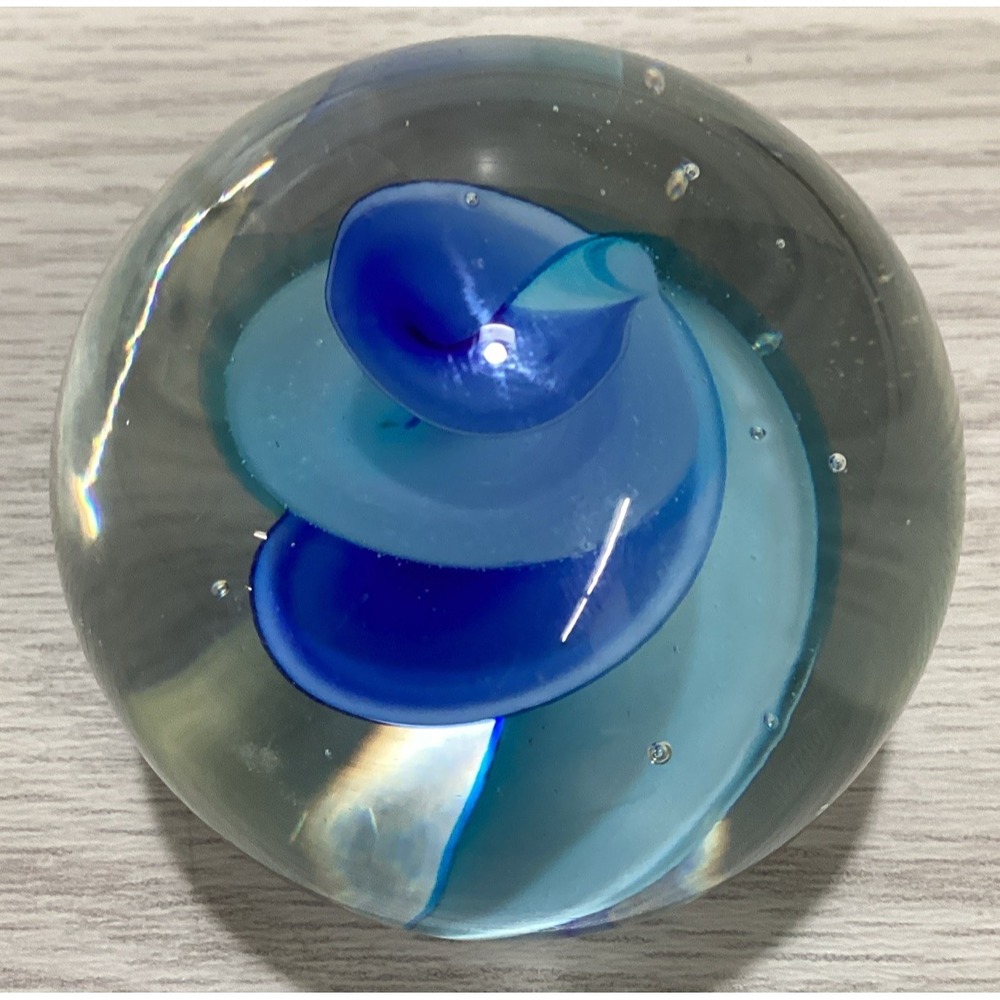 Art Deco Glass Paperweight 2.5x2.5" Blue Swirl‎ in Center